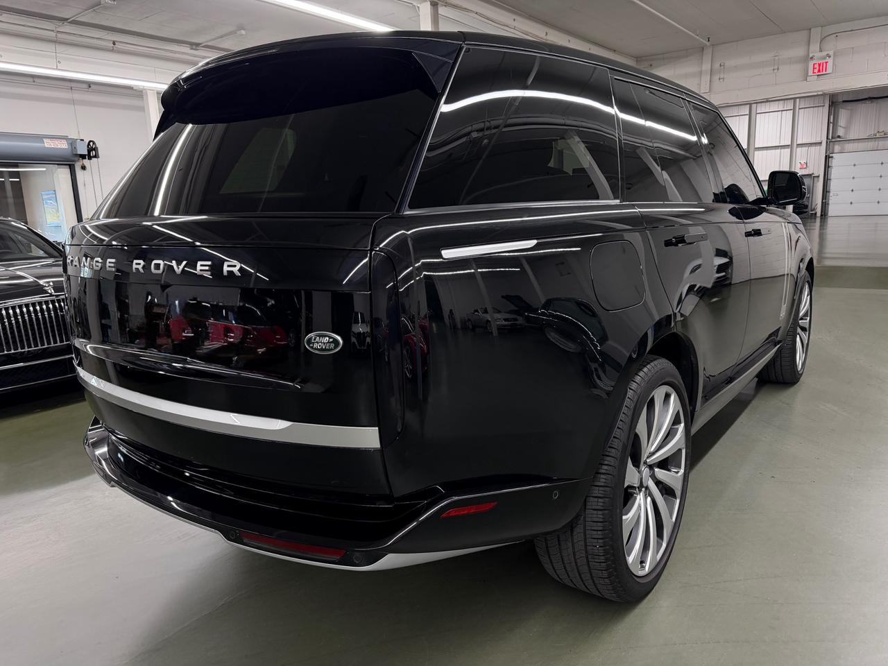 2023 Land Rover Range Rover P530 Autobiography 4dr All-Wheel Drive Photo2