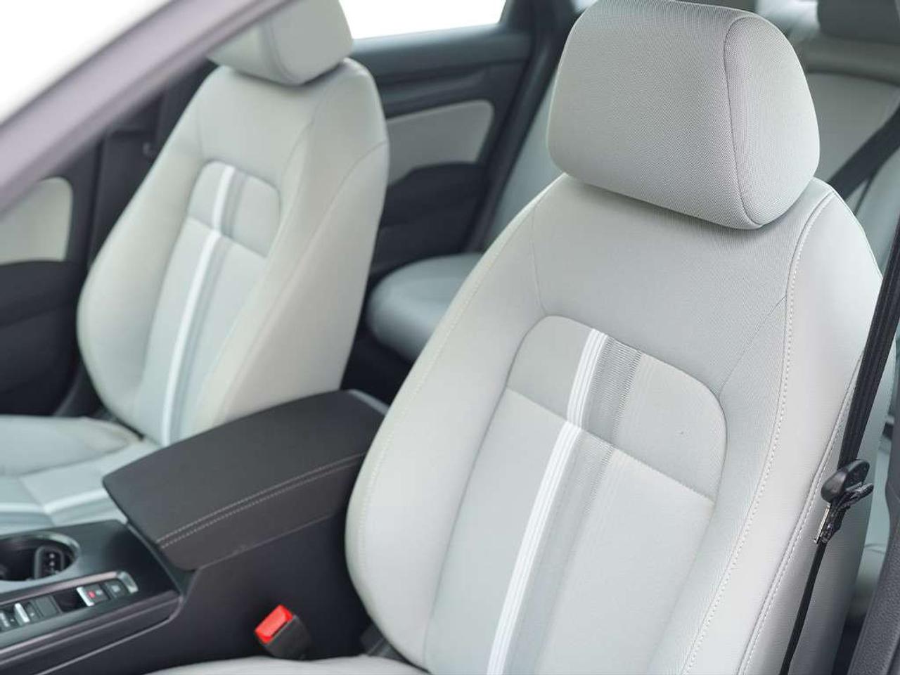 2026 Honda Civic Sport Sunroof Alloys Apple Carplay. Photo