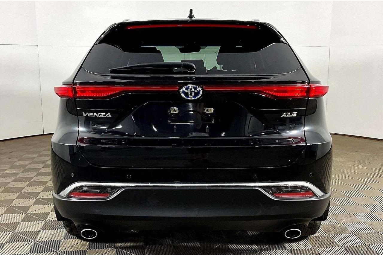 2023 Toyota Venza XLE AWD Photo3