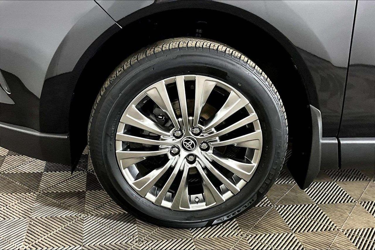 2023 Toyota Venza XLE AWD Photo
