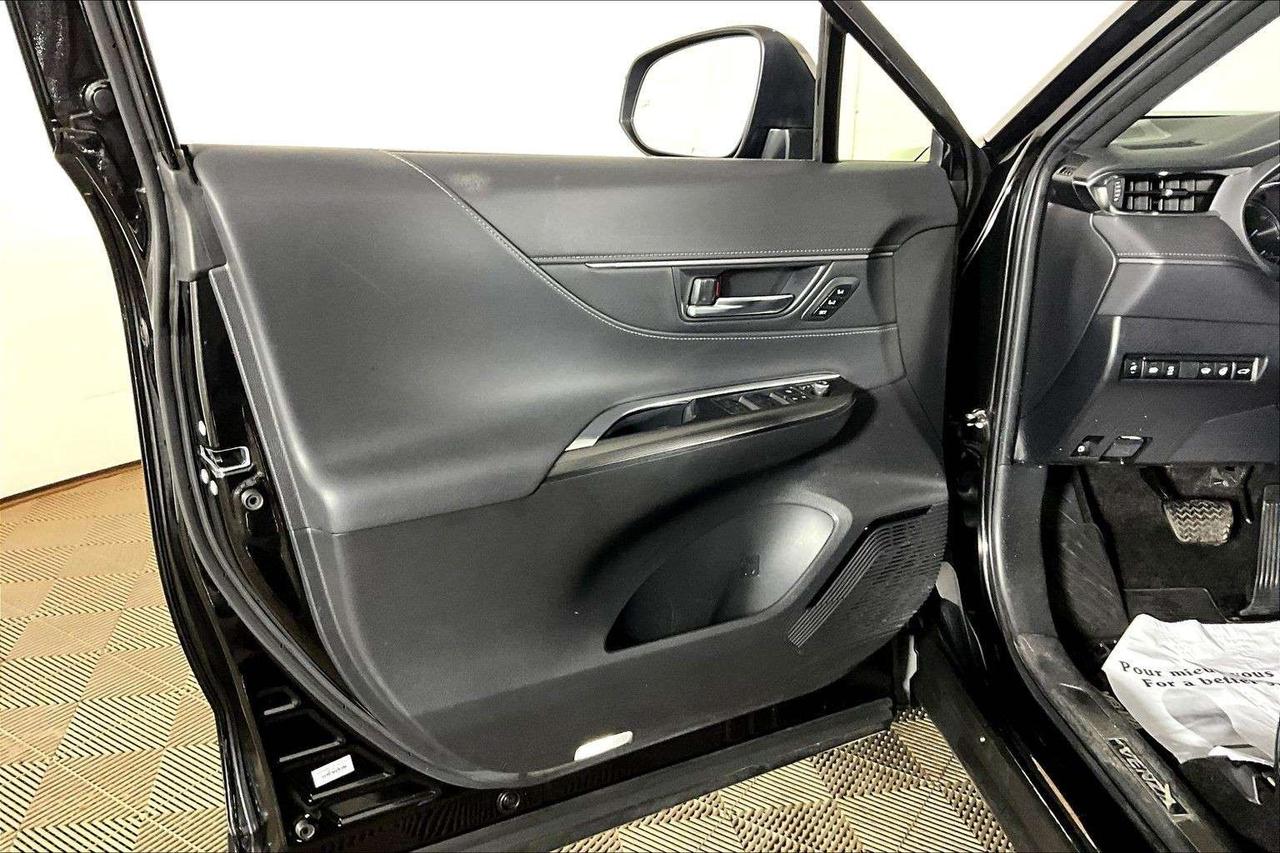 2023 Toyota Venza XLE AWD Photo