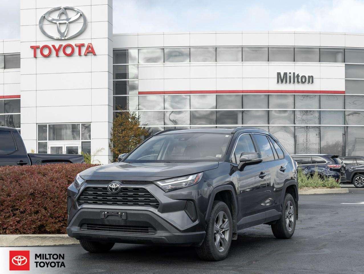 2023 Toyota RAV4 POWER SEAT SUNROOF HEATED STEERING CARPLAY ONE OWNER TCUV XLE Photo0