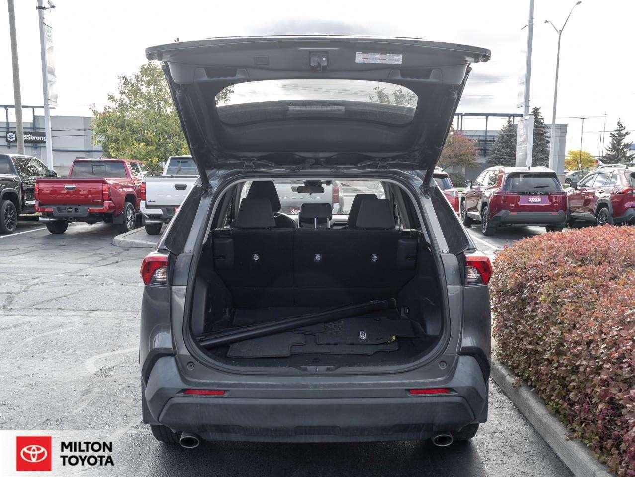 2023 Toyota RAV4 POWER SEAT SUNROOF HEATED STEERING CARPLAY ONE OWNER TCUV XLE Photo