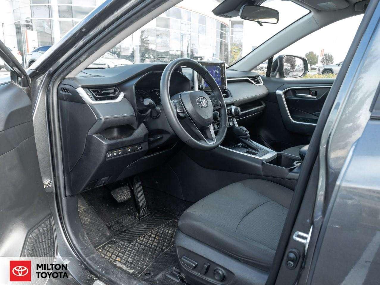 2023 Toyota RAV4 POWER SEAT SUNROOF HEATED STEERING CARPLAY ONE OWNER TCUV XLE Photo