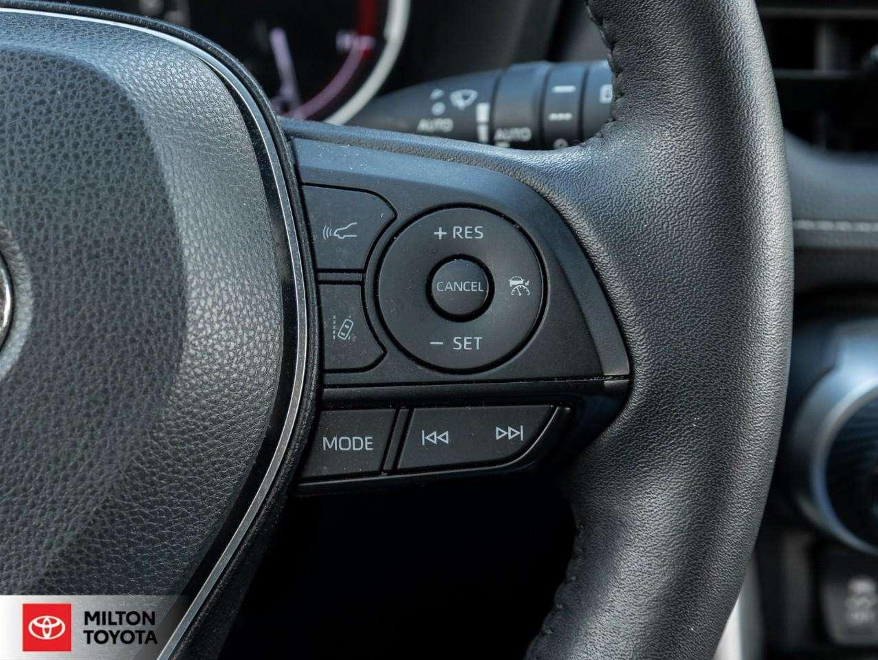 2023 Toyota RAV4 POWER SEAT SUNROOF HEATED STEERING CARPLAY ONE OWNER TCUV XLE Photo