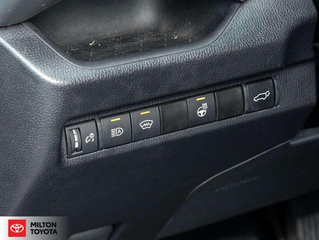 2023 Toyota RAV4 POWER SEAT SUNROOF HEATED STEERING CARPLAY ONE OWNER TCUV XLE Photo