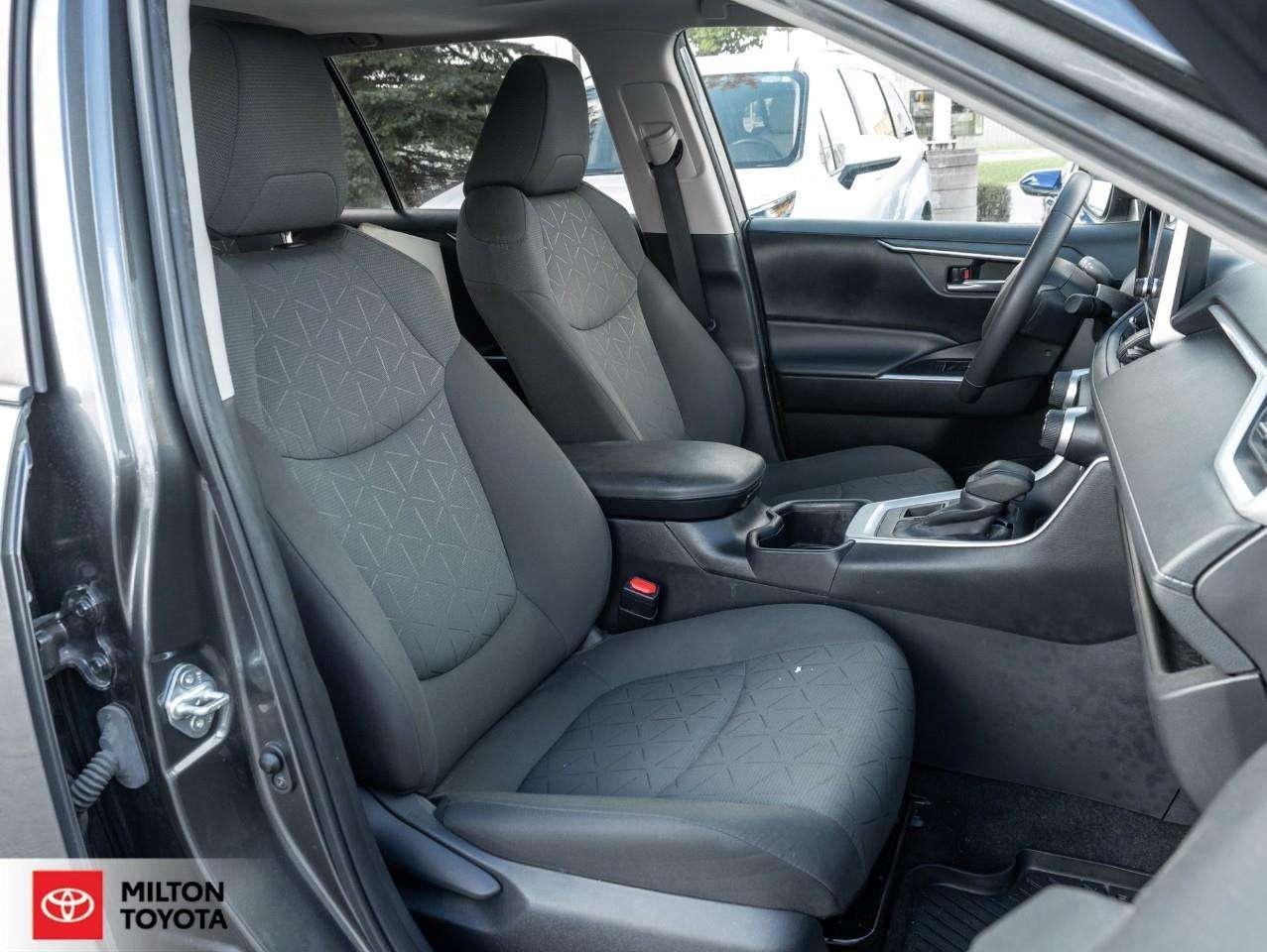 2023 Toyota RAV4 POWER SEAT SUNROOF HEATED STEERING CARPLAY ONE OWNER TCUV XLE Photo