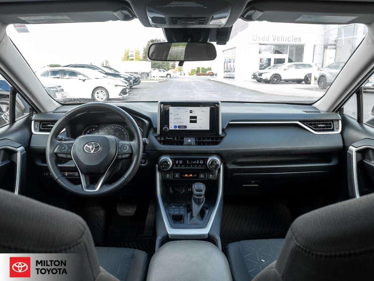 2023 Toyota RAV4 POWER SEAT SUNROOF HEATED STEERING CARPLAY ONE OWNER TCUV XLE Photo