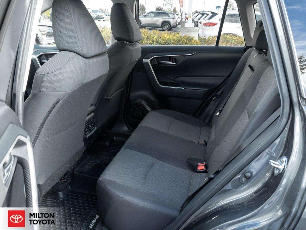 2023 Toyota RAV4 POWER SEAT SUNROOF HEATED STEERING CARPLAY ONE OWNER TCUV XLE Photo