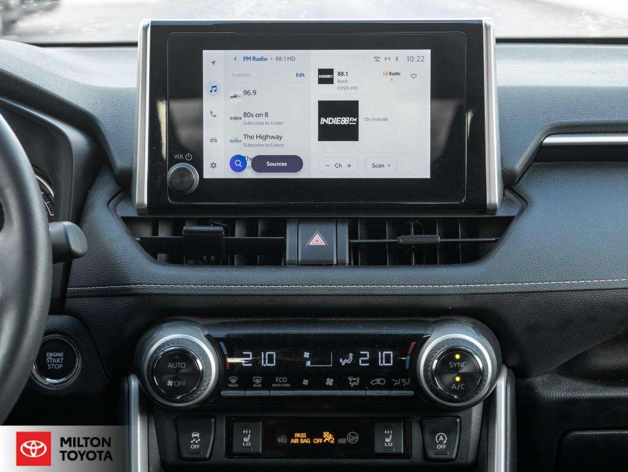 2023 Toyota RAV4 POWER SEAT SUNROOF HEATED STEERING CARPLAY ONE OWNER TCUV XLE Photo
