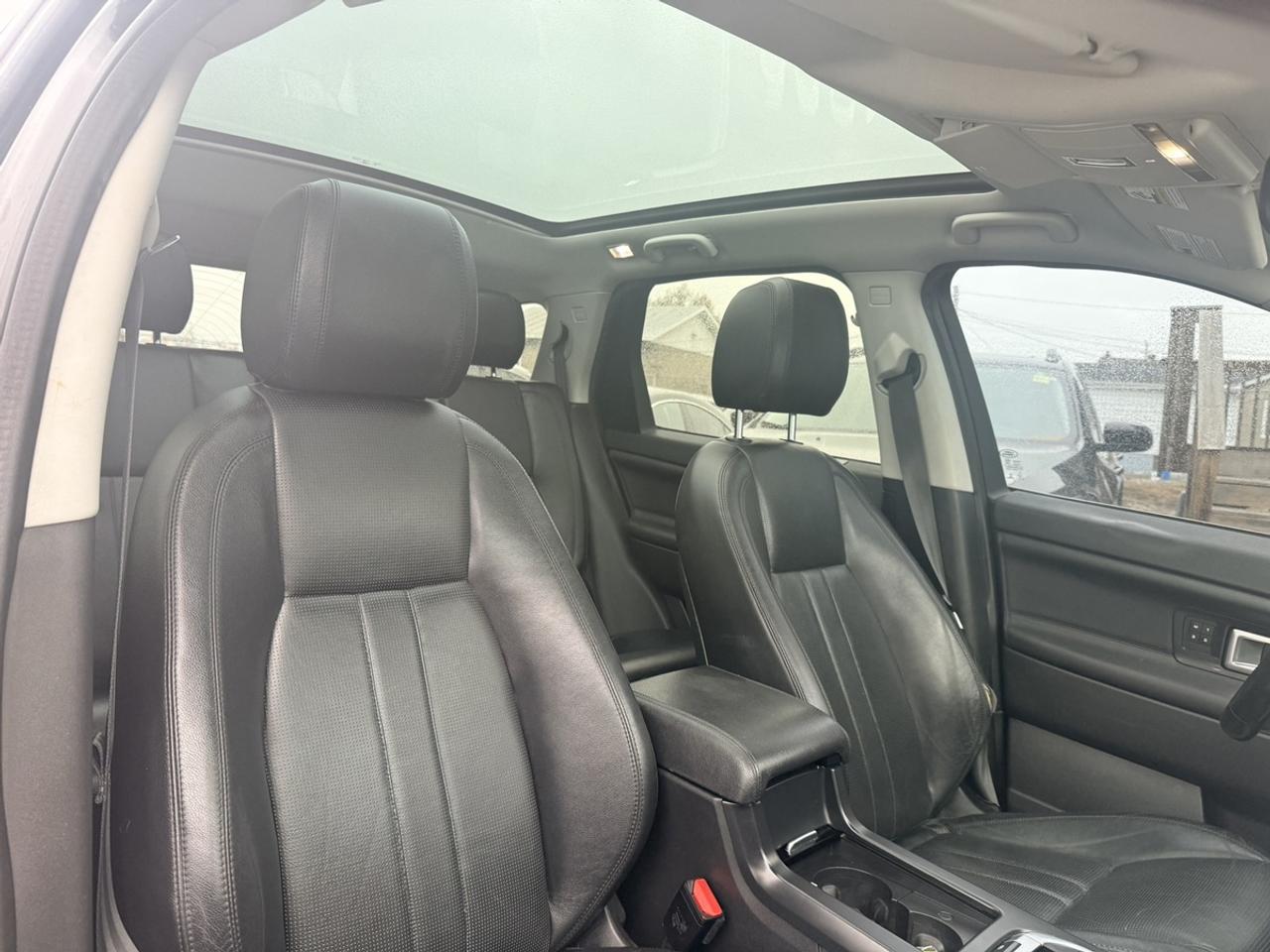 2015 Land Rover Discovery Sport HSE Si4 AWD - AUTOBIOGRAPHY - GLASS ROOF - R.CAMERA - SERVICE RECORDS! Photo