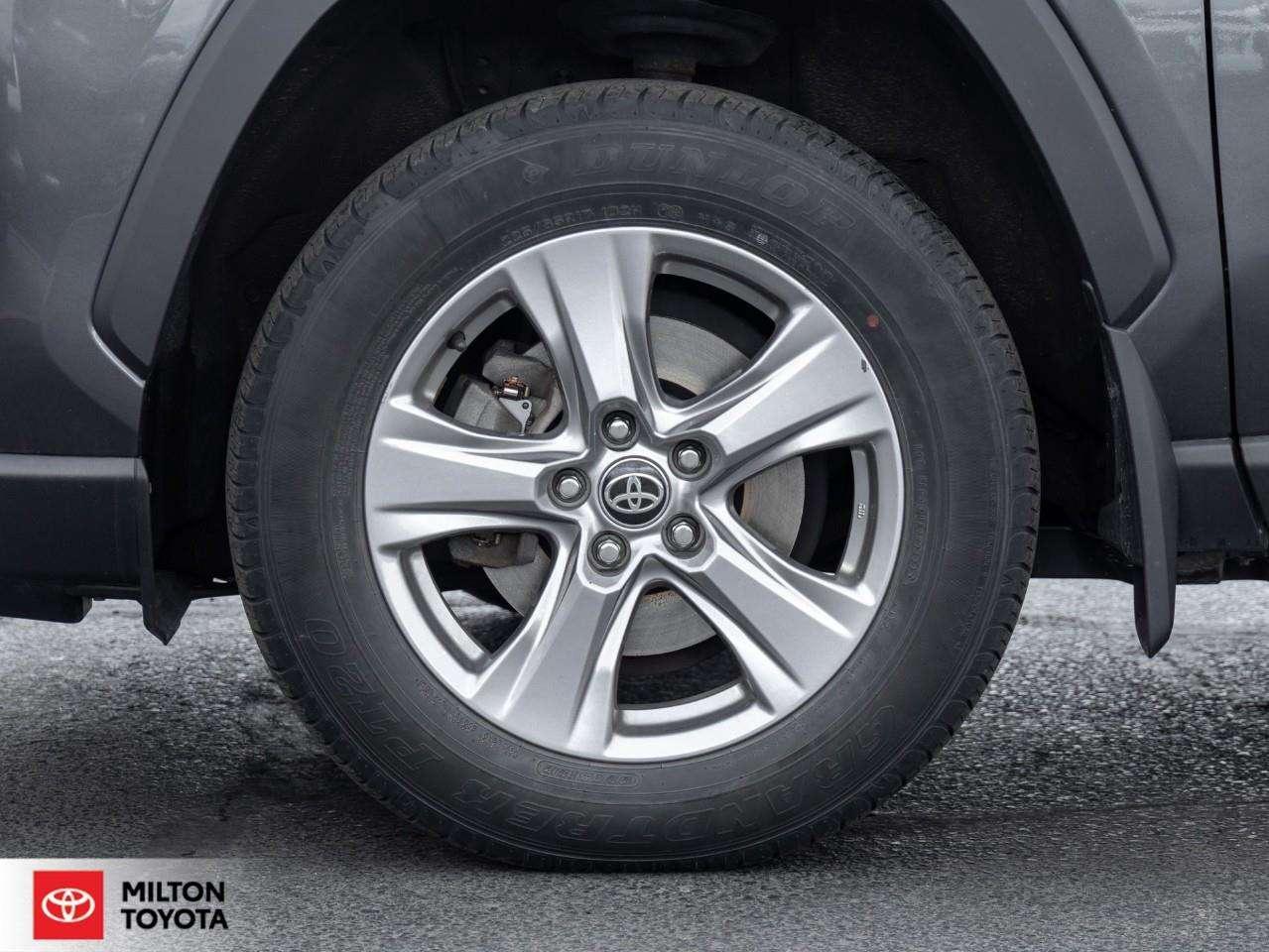 2023 Toyota RAV4 POWER SEAT SUNROOF HEATED STEERING CARPLAY ONE OWNER NEW BRAKE PADS+ROTORS XLE Photo