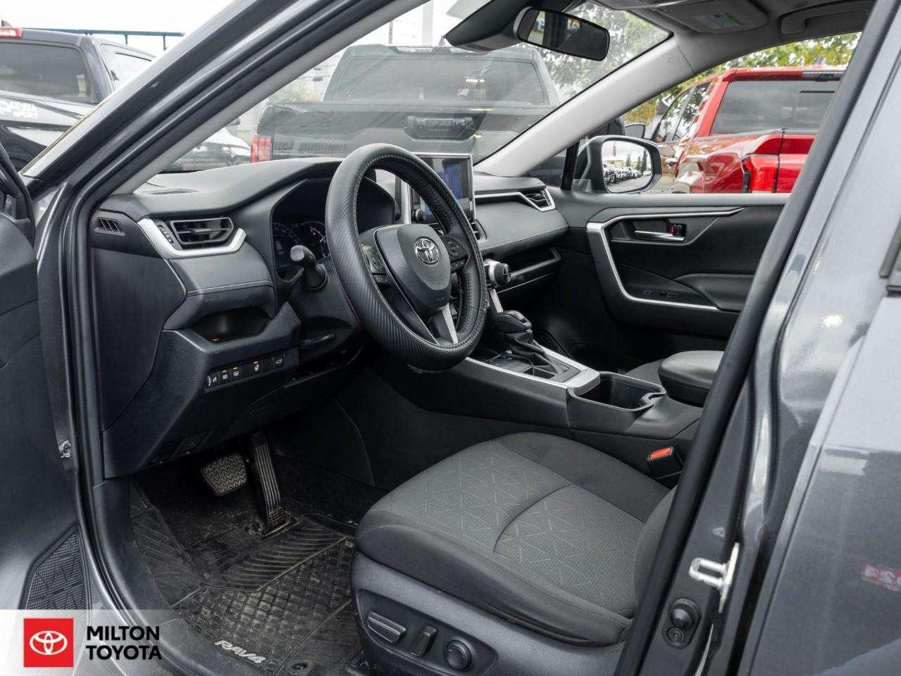 2023 Toyota RAV4 POWER SEAT SUNROOF HEATED STEERING CARPLAY ONE OWNER NEW BRAKE PADS+ROTORS XLE Photo
