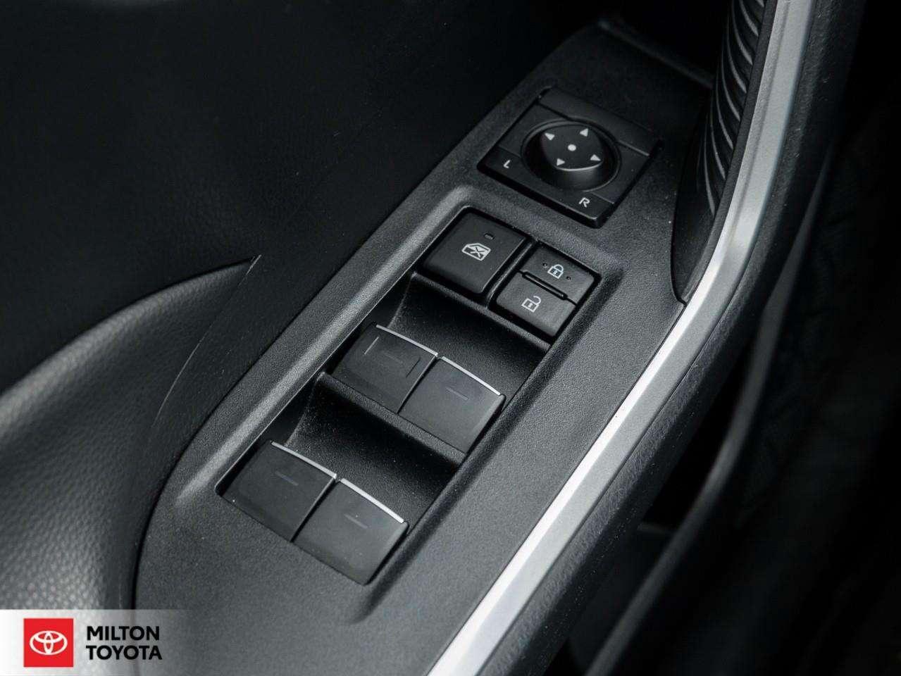 2023 Toyota RAV4 POWER SEAT SUNROOF HEATED STEERING CARPLAY ONE OWNER NEW BRAKE PADS+ROTORS XLE Photo