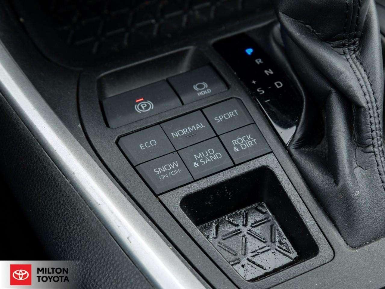 2023 Toyota RAV4 POWER SEAT SUNROOF HEATED STEERING CARPLAY ONE OWNER NEW BRAKE PADS+ROTORS XLE Photo
