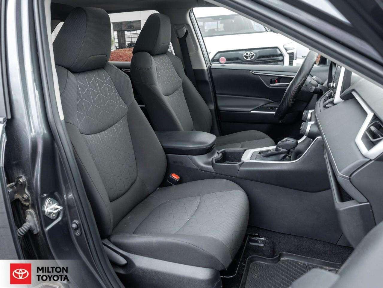 2023 Toyota RAV4 POWER SEAT SUNROOF HEATED STEERING CARPLAY ONE OWNER NEW BRAKE PADS+ROTORS XLE Photo