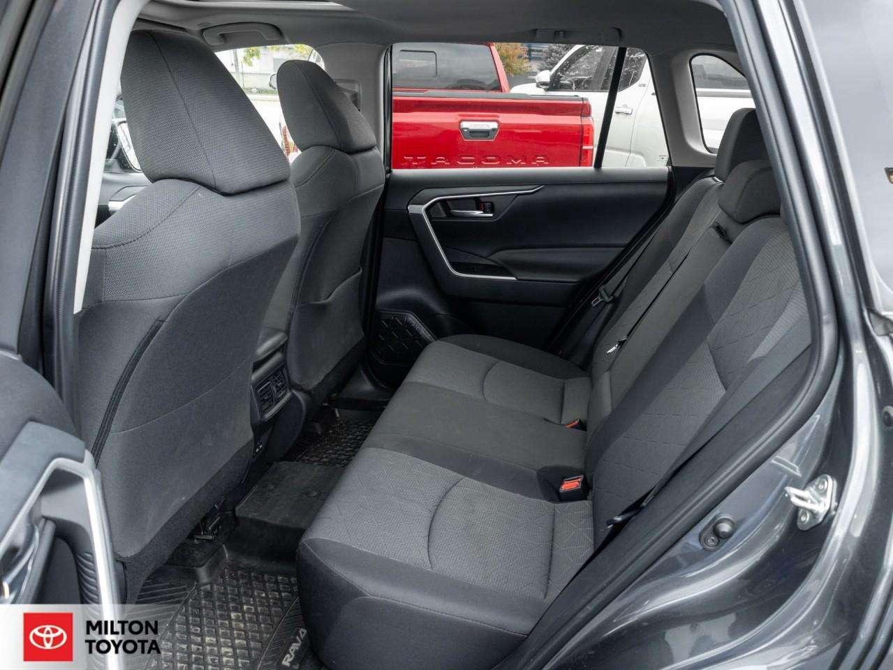 2023 Toyota RAV4 POWER SEAT SUNROOF HEATED STEERING CARPLAY ONE OWNER NEW BRAKE PADS+ROTORS XLE Photo