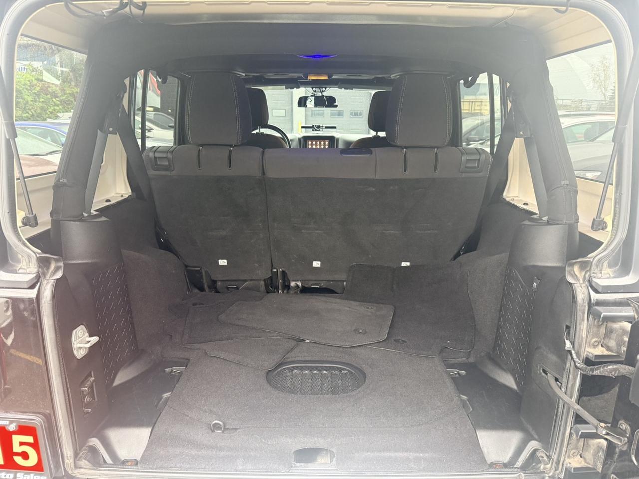 2015 Jeep WRANGLER UNLIMITED SAHARA 4X4 - AUTO - R.CAMERA - HARD TOP! Photo