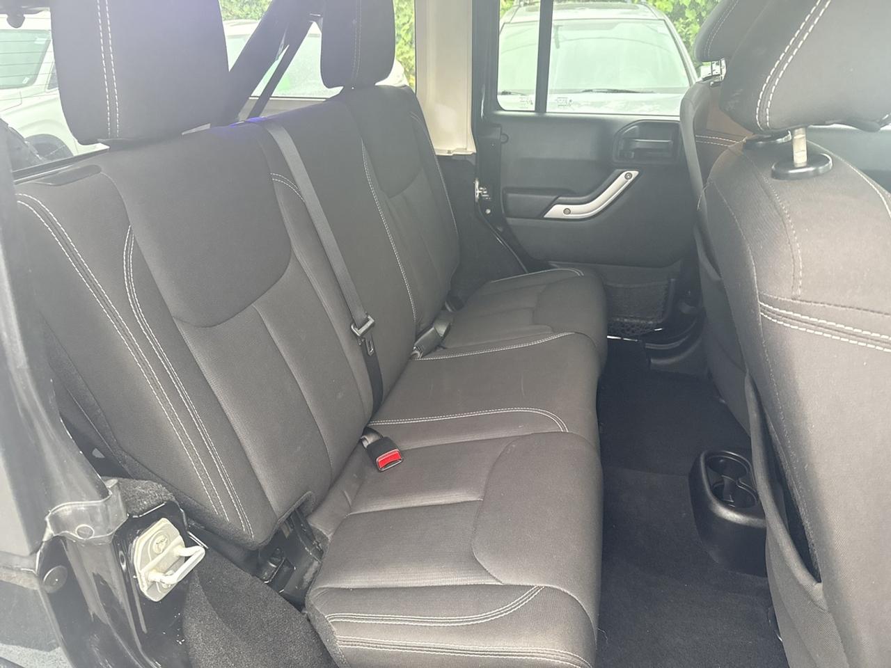2015 Jeep WRANGLER UNLIMITED SAHARA 4X4 - AUTO - R.CAMERA - HARD TOP! Photo