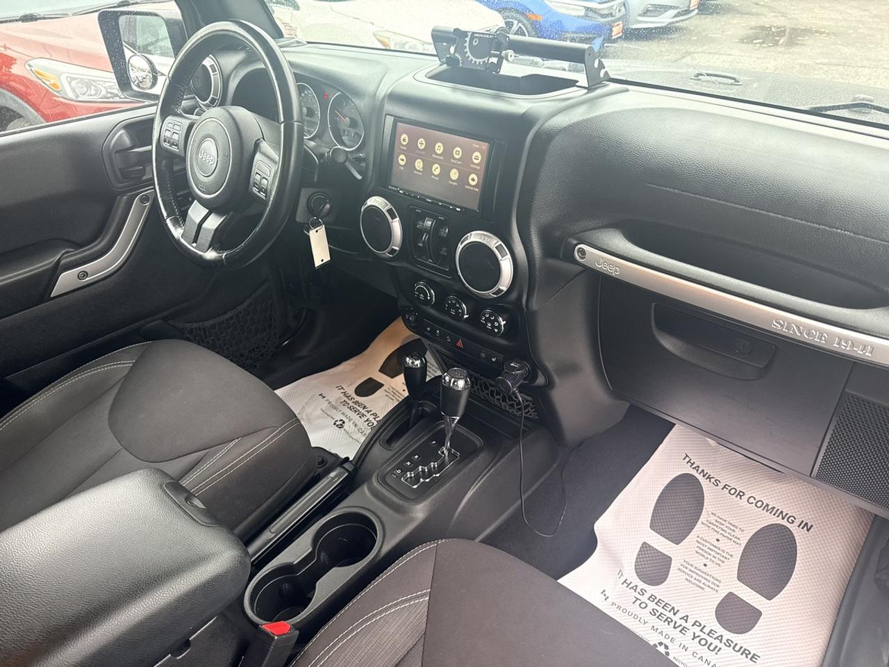 2015 Jeep WRANGLER UNLIMITED SAHARA 4X4 - AUTO - R.CAMERA - HARD TOP! Photo