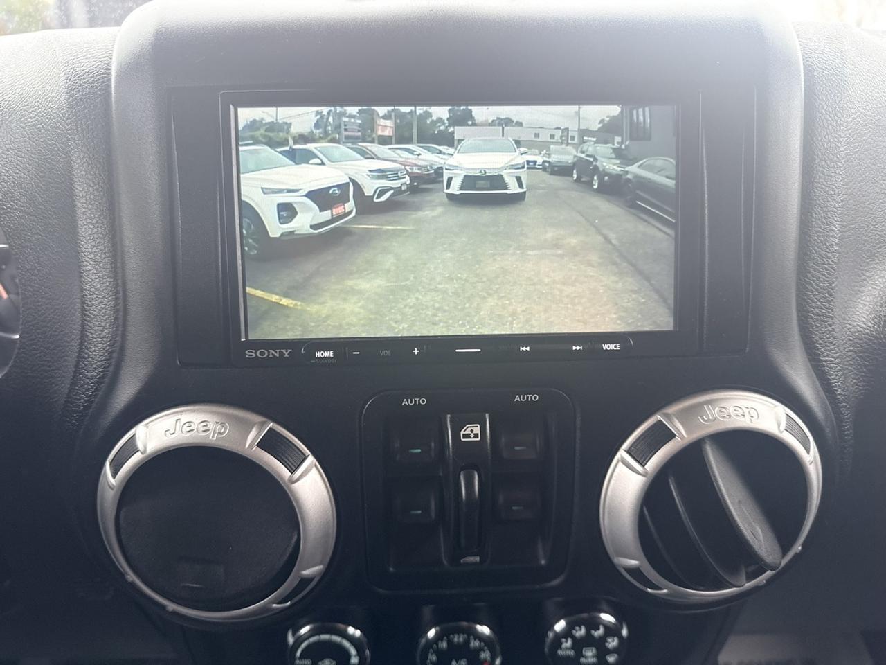 2015 Jeep WRANGLER UNLIMITED SAHARA 4X4 - AUTO - R.CAMERA - HARD TOP! Photo