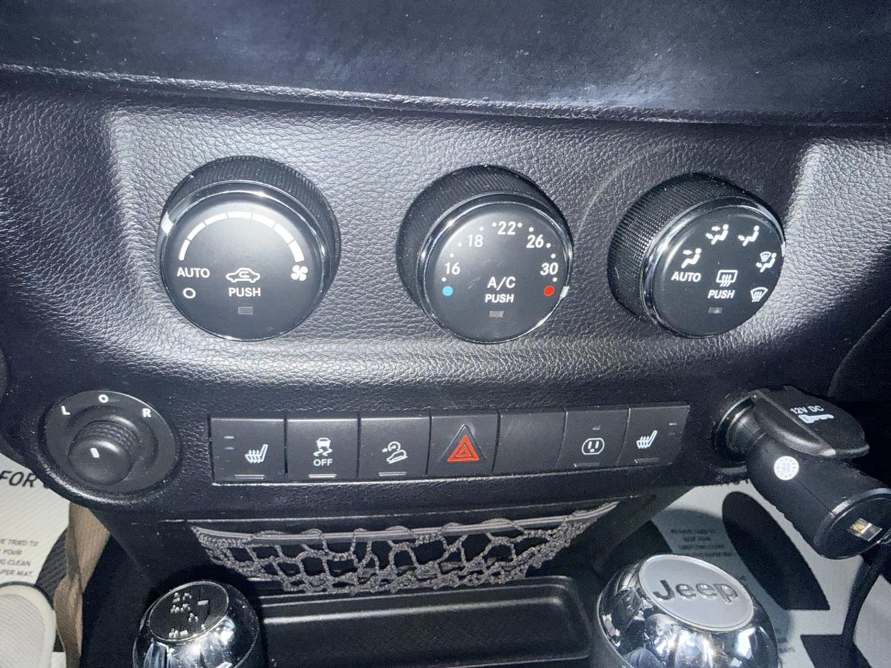 2015 Jeep WRANGLER UNLIMITED SAHARA 4X4 - AUTO - R.CAMERA - HARD TOP! Photo