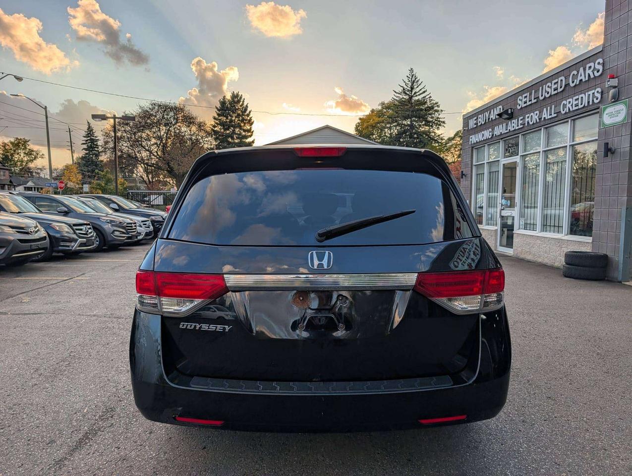 2015 Honda Odyssey LX Photo