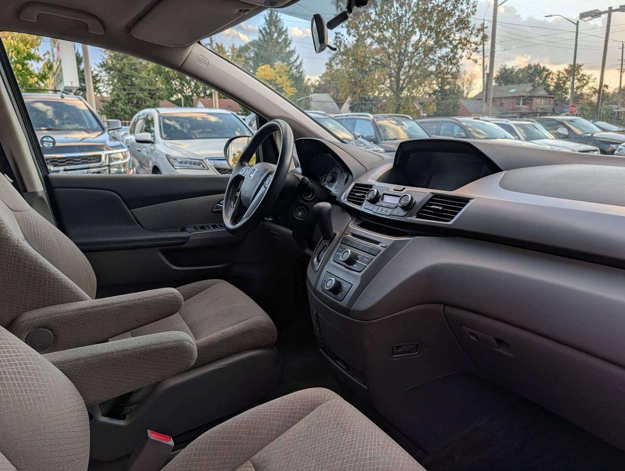 2015 Honda Odyssey LX Photo