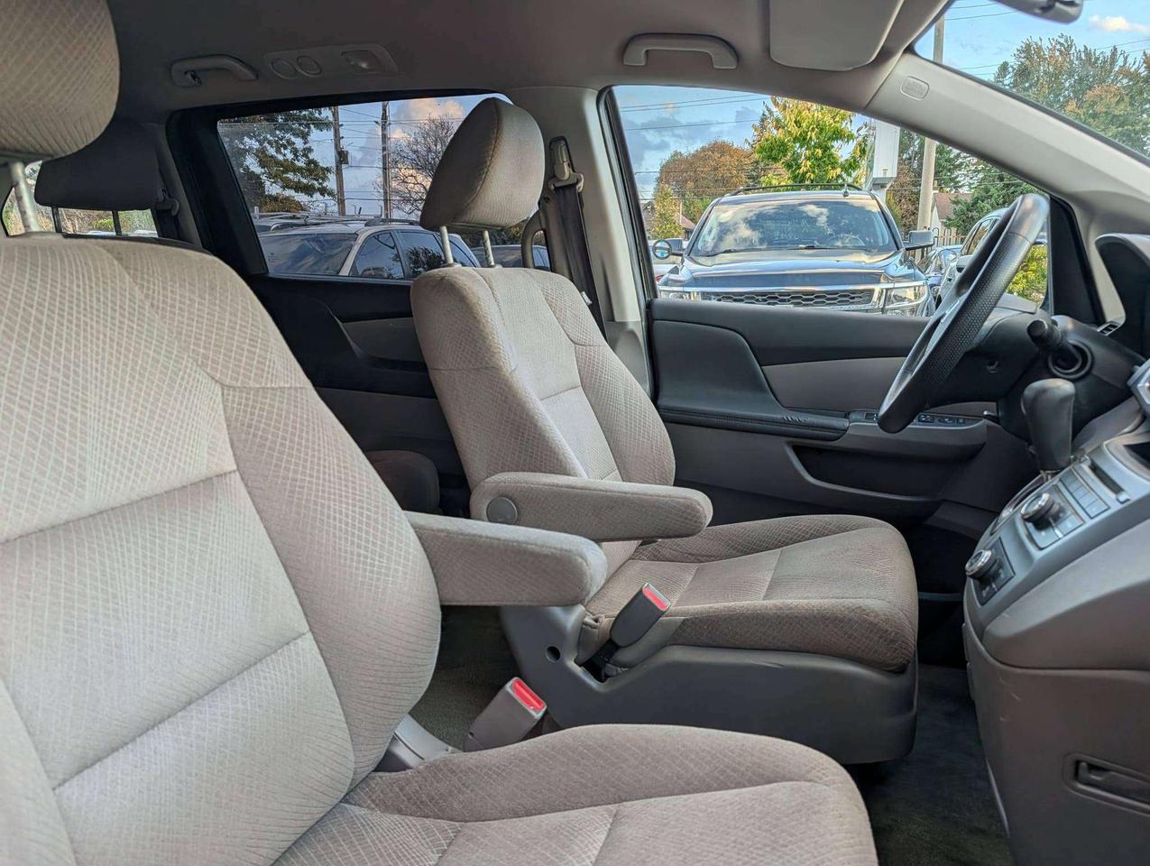 2015 Honda Odyssey LX Photo