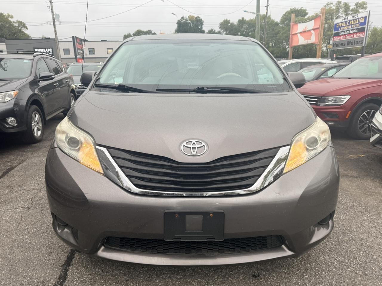 2014 Toyota Sienna LE - 8 PASSENGER - R.CAMERA - POWER SLIDING DOORS - BRAND NEW TIRES & BRAKES - LOTS OF NEW MAINTENANCE! Photo