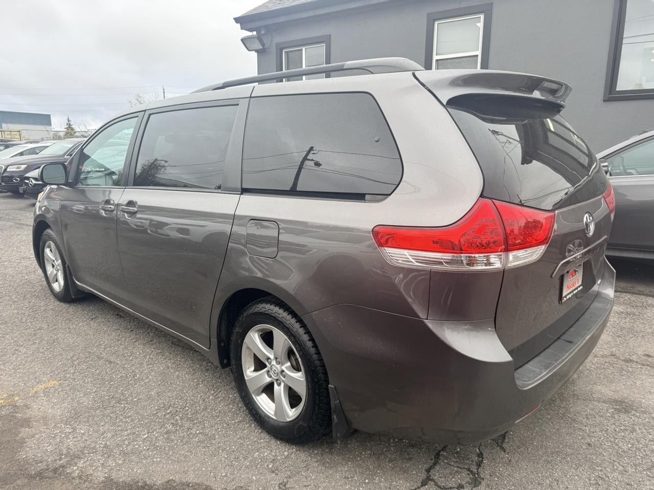 2014 Toyota Sienna LE - 8 PASSENGER - R.CAMERA - POWER SLIDING DOORS - BRAND NEW TIRES & BRAKES - LOTS OF NEW MAINTENANCE! Photo