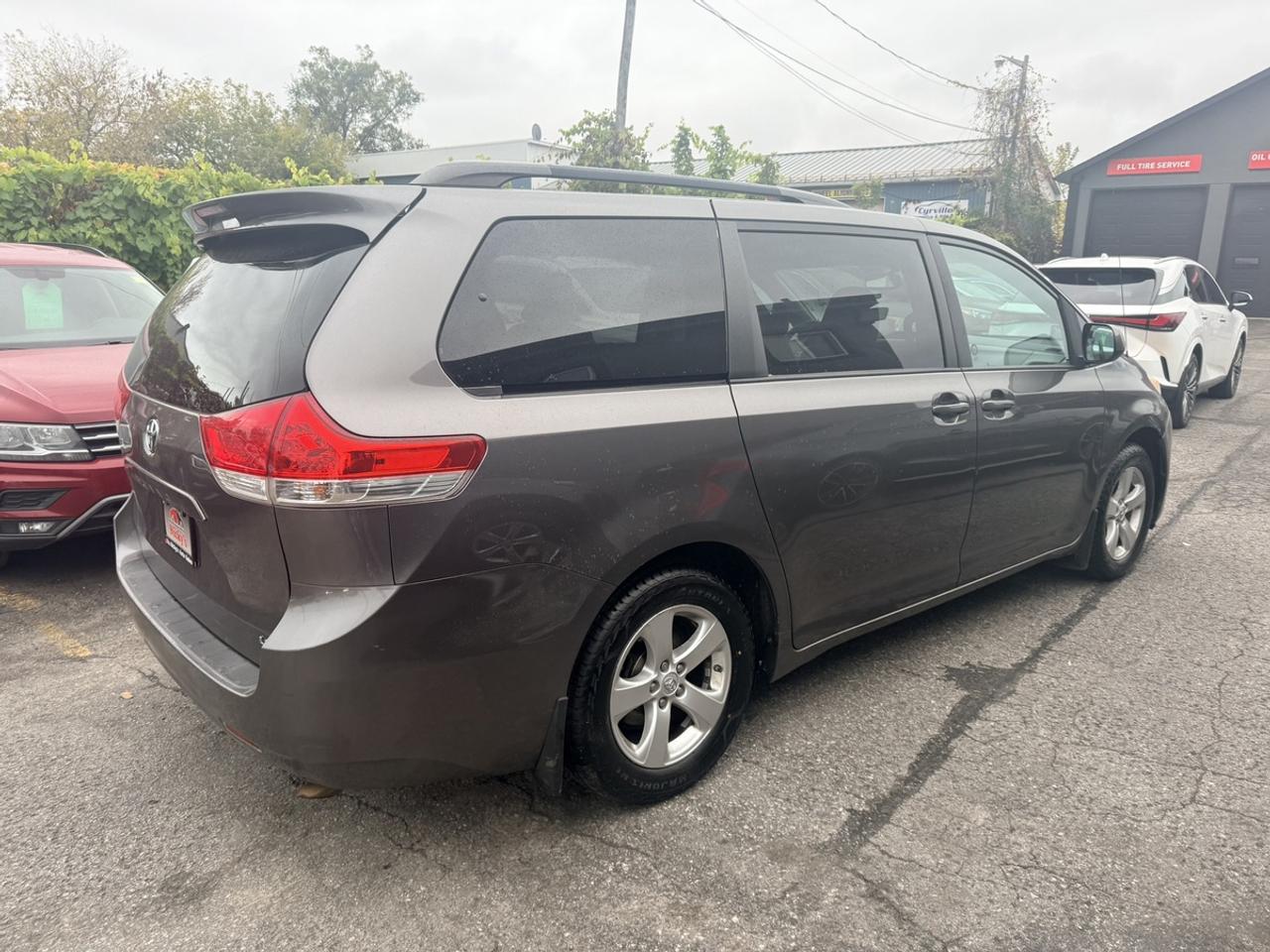 2014 Toyota Sienna LE - 8 PASSENGER - R.CAMERA - POWER SLIDING DOORS - BRAND NEW TIRES & BRAKES - LOTS OF NEW MAINTENANCE! Photo