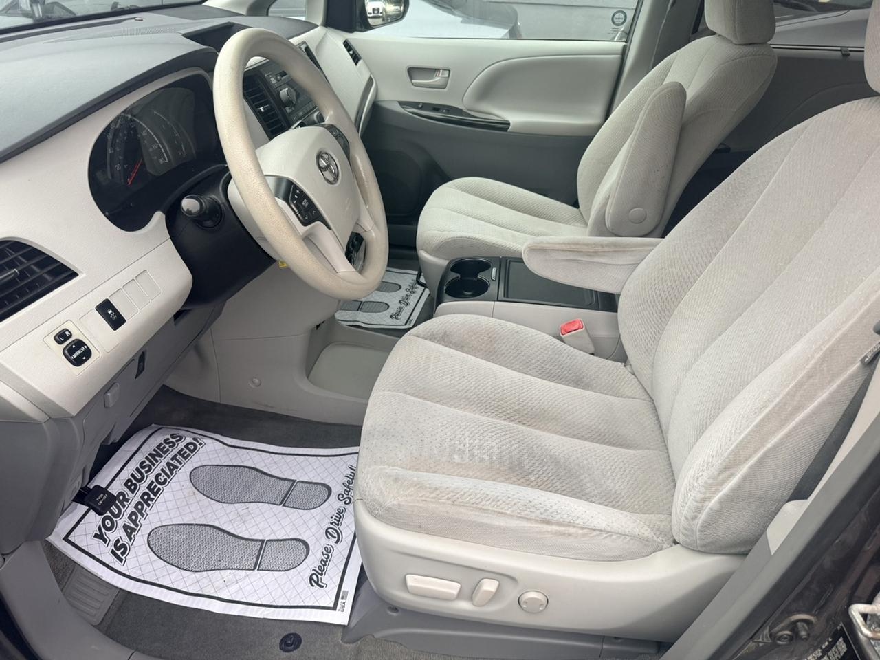 2014 Toyota Sienna LE - 8 PASSENGER - R.CAMERA - POWER SLIDING DOORS - BRAND NEW TIRES & BRAKES - LOTS OF NEW MAINTENANCE! Photo