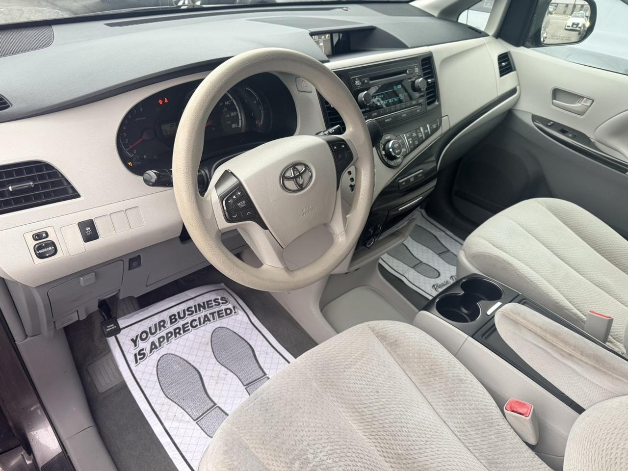 2014 Toyota Sienna LE - 8 PASSENGER - R.CAMERA - POWER SLIDING DOORS - BRAND NEW TIRES & BRAKES - LOTS OF NEW MAINTENANCE! Photo