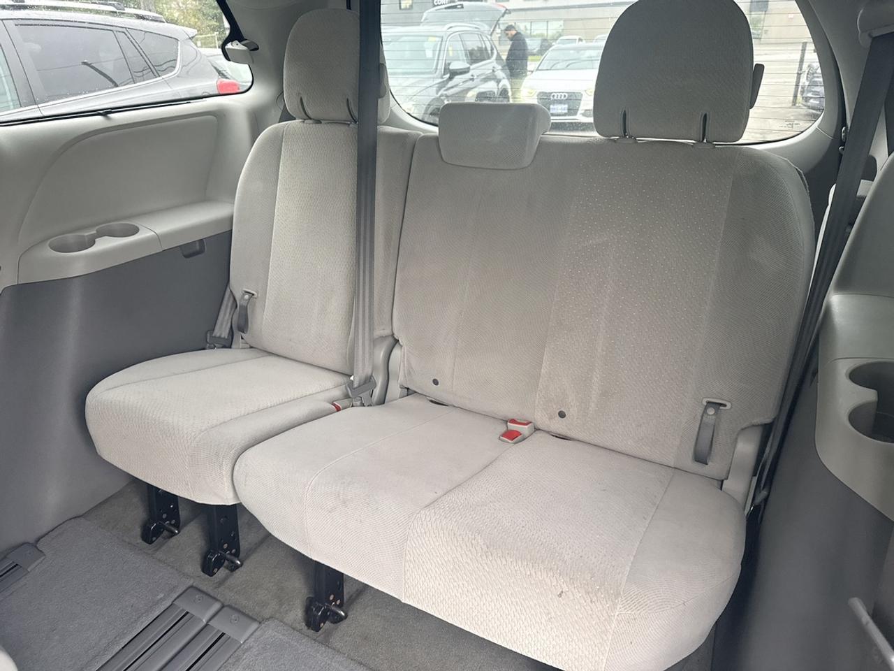 2014 Toyota Sienna LE - 8 PASSENGER - R.CAMERA - POWER SLIDING DOORS - BRAND NEW TIRES & BRAKES - LOTS OF NEW MAINTENANCE! Photo