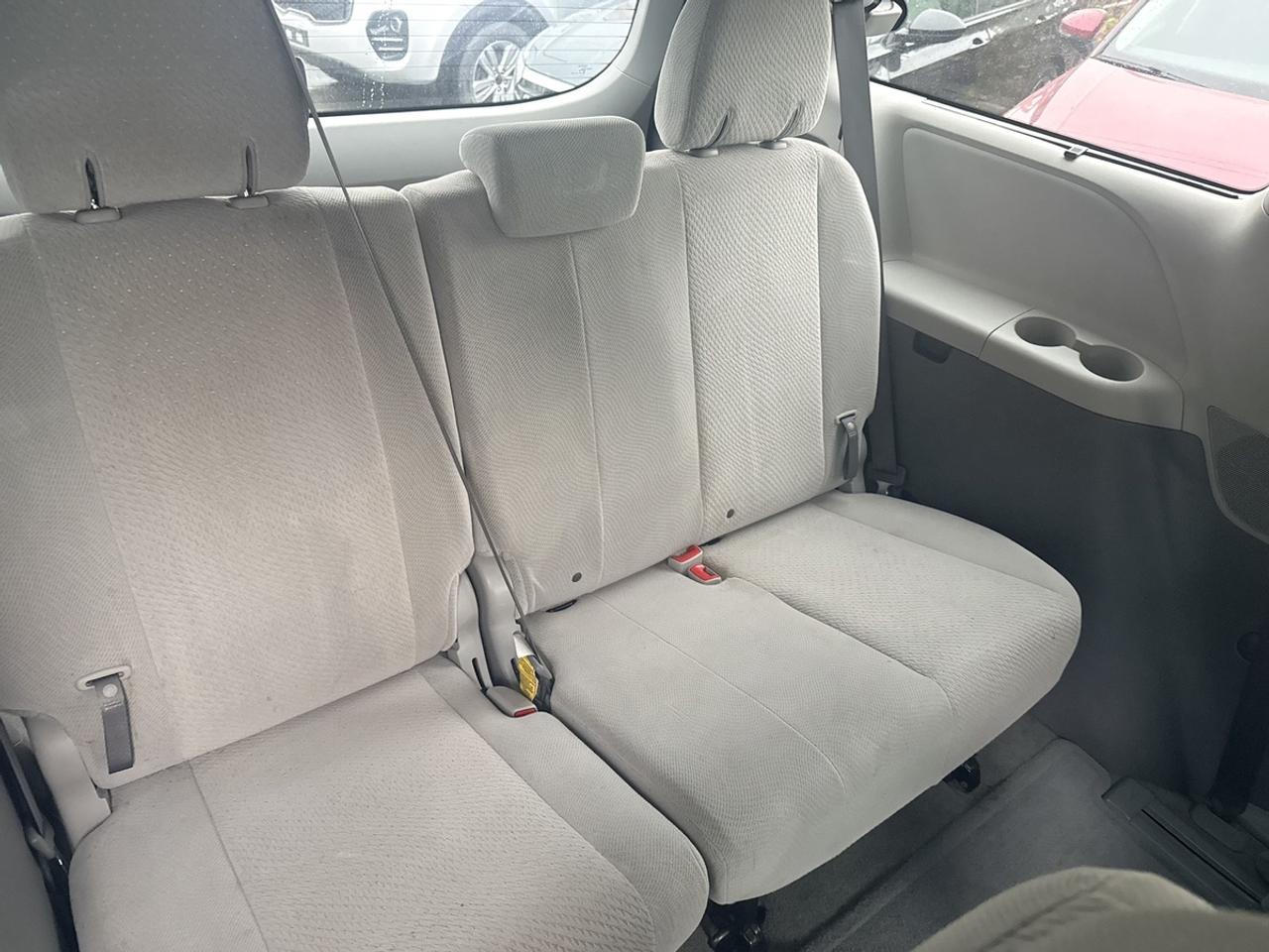 2014 Toyota Sienna LE - 8 PASSENGER - R.CAMERA - POWER SLIDING DOORS - BRAND NEW TIRES & BRAKES - LOTS OF NEW MAINTENANCE! Photo
