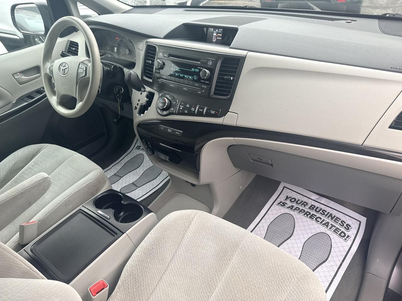 2014 Toyota Sienna LE - 8 PASSENGER - R.CAMERA - POWER SLIDING DOORS - BRAND NEW TIRES & BRAKES - LOTS OF NEW MAINTENANCE! Photo