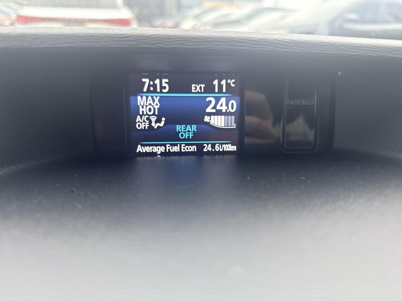 2014 Toyota Sienna LE - 8 PASSENGER - R.CAMERA - POWER SLIDING DOORS - BRAND NEW TIRES & BRAKES - LOTS OF NEW MAINTENANCE! Photo