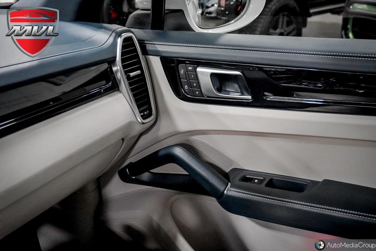 2023 Porsche Cayenne Base 4dr All-wheel Drive Photo