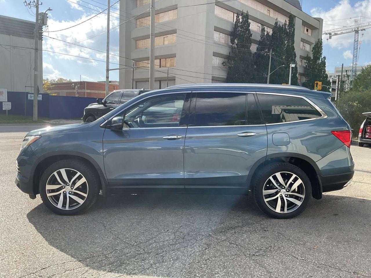 2018 Honda Pilot Touring 4WD - LTHR! NAV! BACK-UP CAM! BSM! DVD! DUAL ROOF! Photo