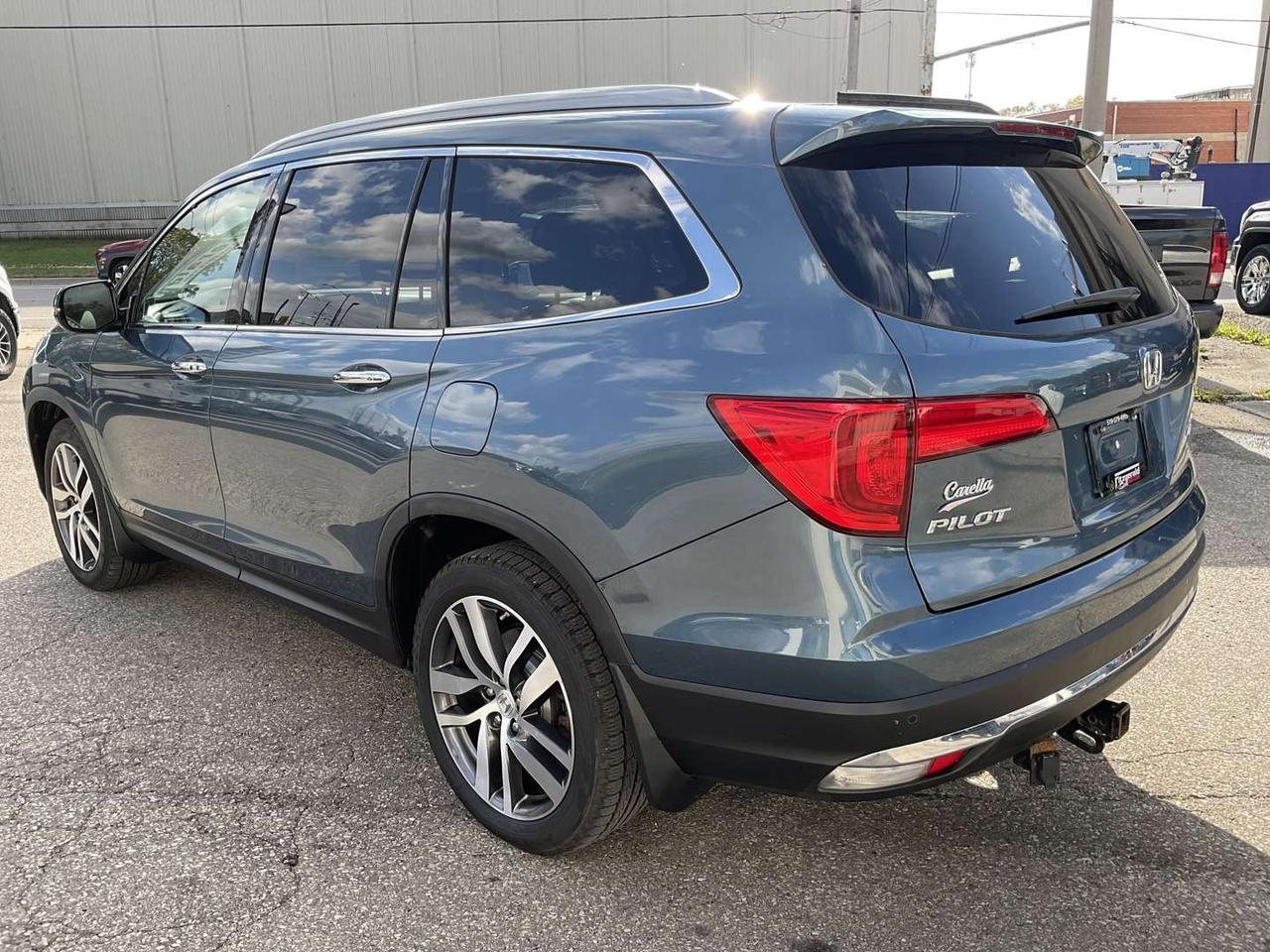2018 Honda Pilot Touring 4WD - LTHR! NAV! BACK-UP CAM! BSM! DVD! DUAL ROOF! Photo