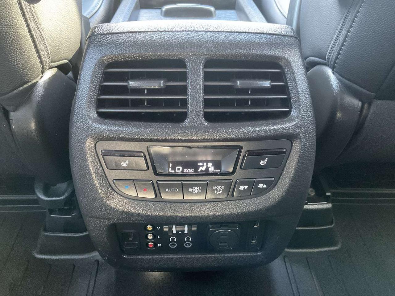 2018 Honda Pilot Touring 4WD - LTHR! NAV! BACK-UP CAM! BSM! DVD! DUAL ROOF! Photo