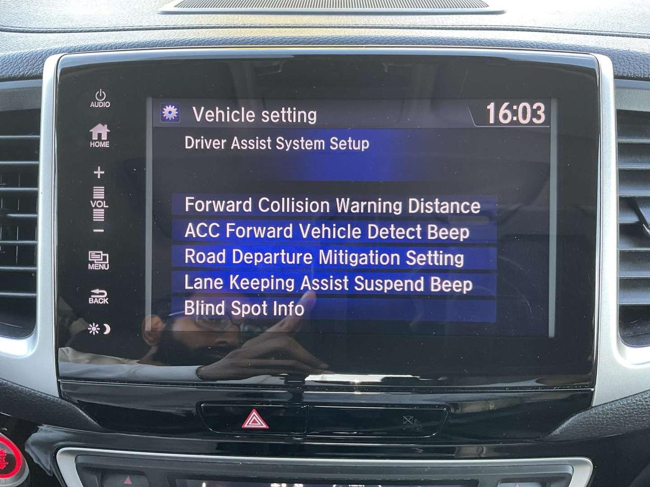 2018 Honda Pilot Touring 4WD - LTHR! NAV! BACK-UP CAM! BSM! DVD! DUAL ROOF! Photo