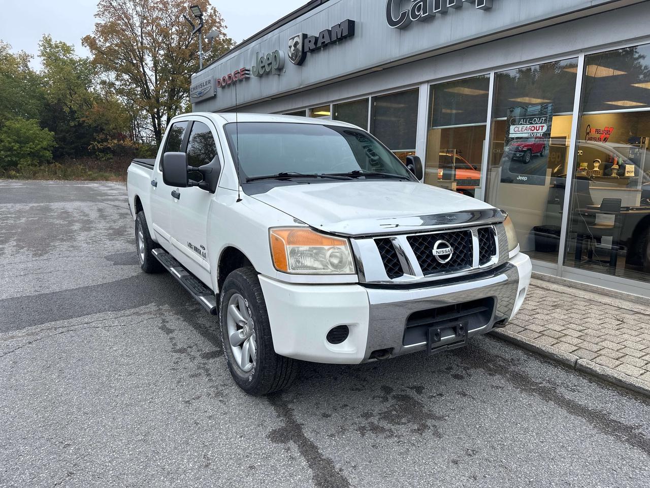 2012 Nissan Titan SV Photo2