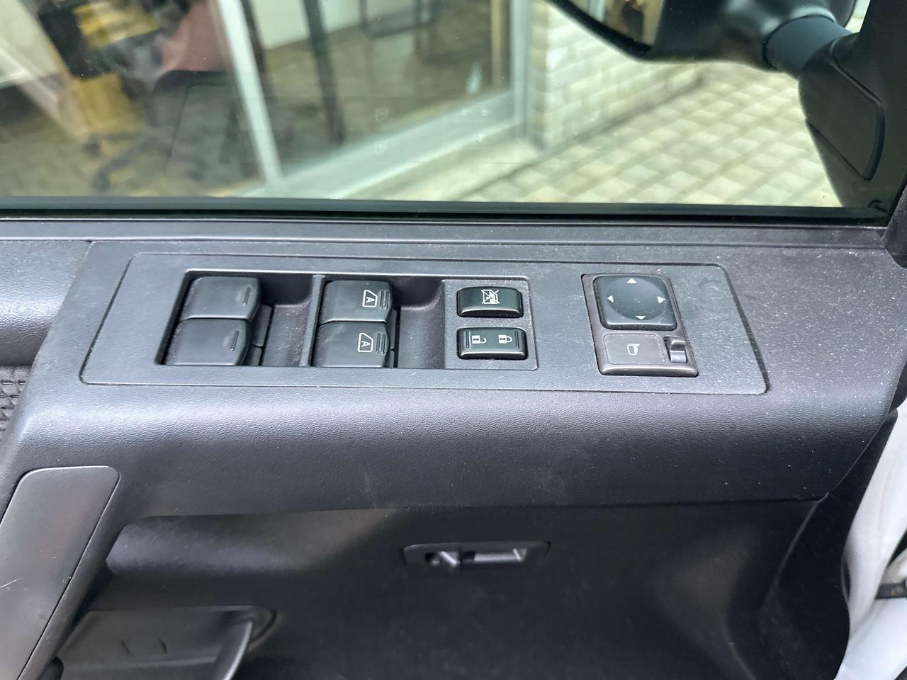2012 Nissan Titan SV Photo