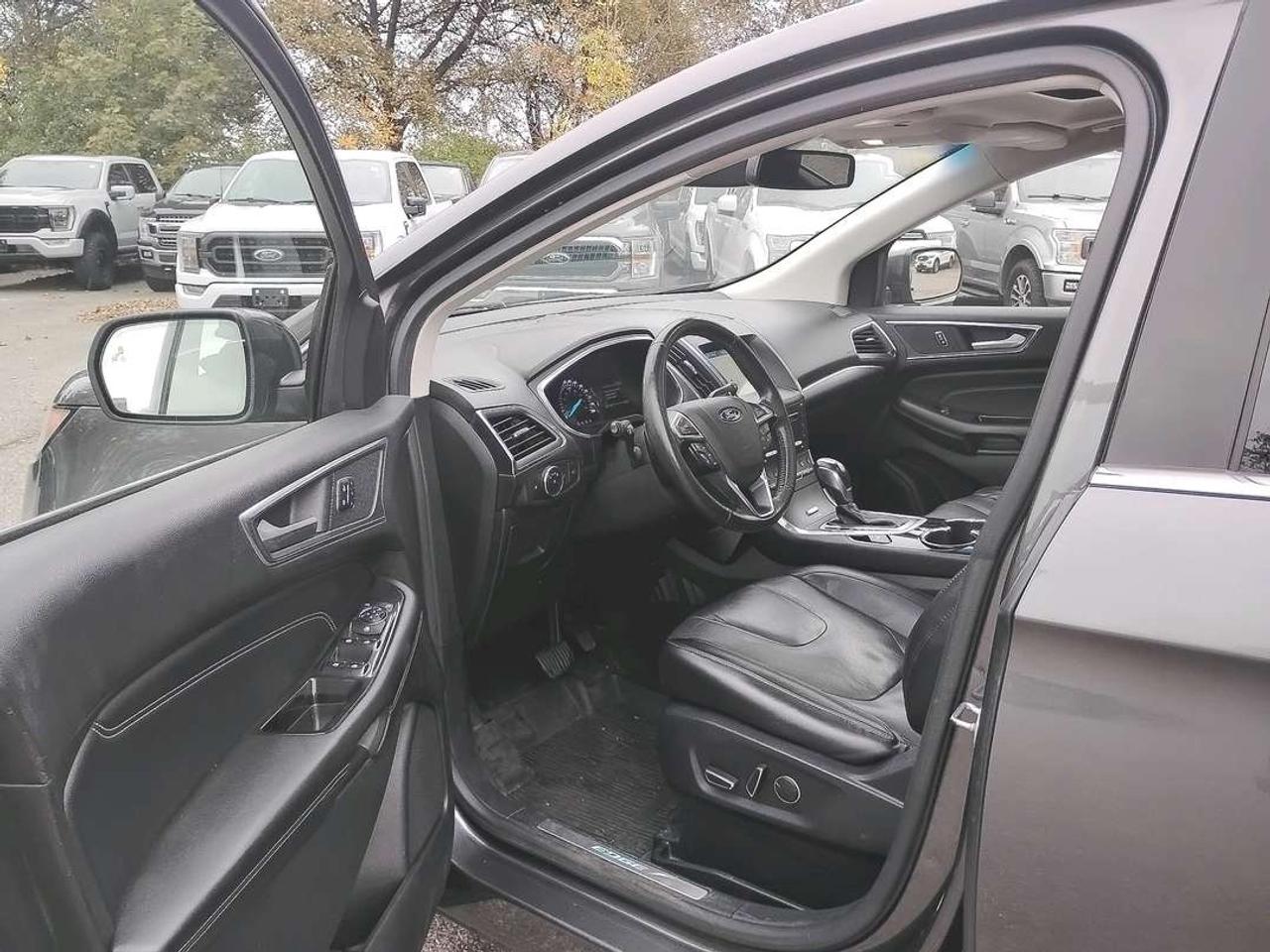 2017 Ford Edge Titanium Photo