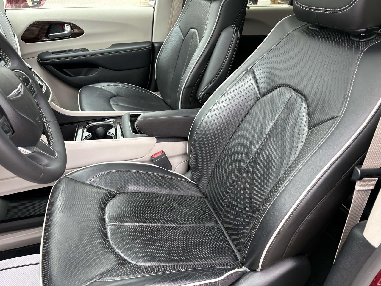 2022 Chrysler Pacifica Limited   Nav  Pano Roof  Heated/Cooled Seats  DVD Photo
