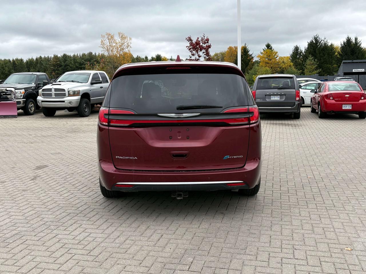 2022 Chrysler Pacifica Limited   Nav  Pano Roof  Heated/Cooled Seats  DVD Photo