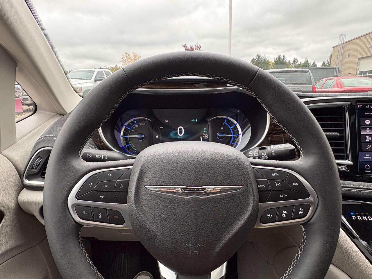 2022 Chrysler Pacifica Limited   Nav  Pano Roof  Heated/Cooled Seats  DVD Photo