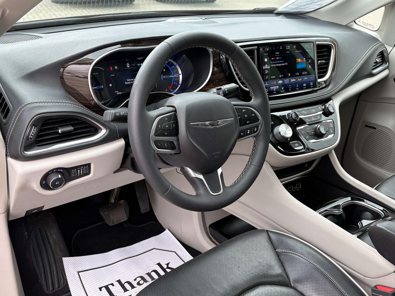 2022 Chrysler Pacifica Limited   Nav  Pano Roof  Heated/Cooled Seats  DVD Photo